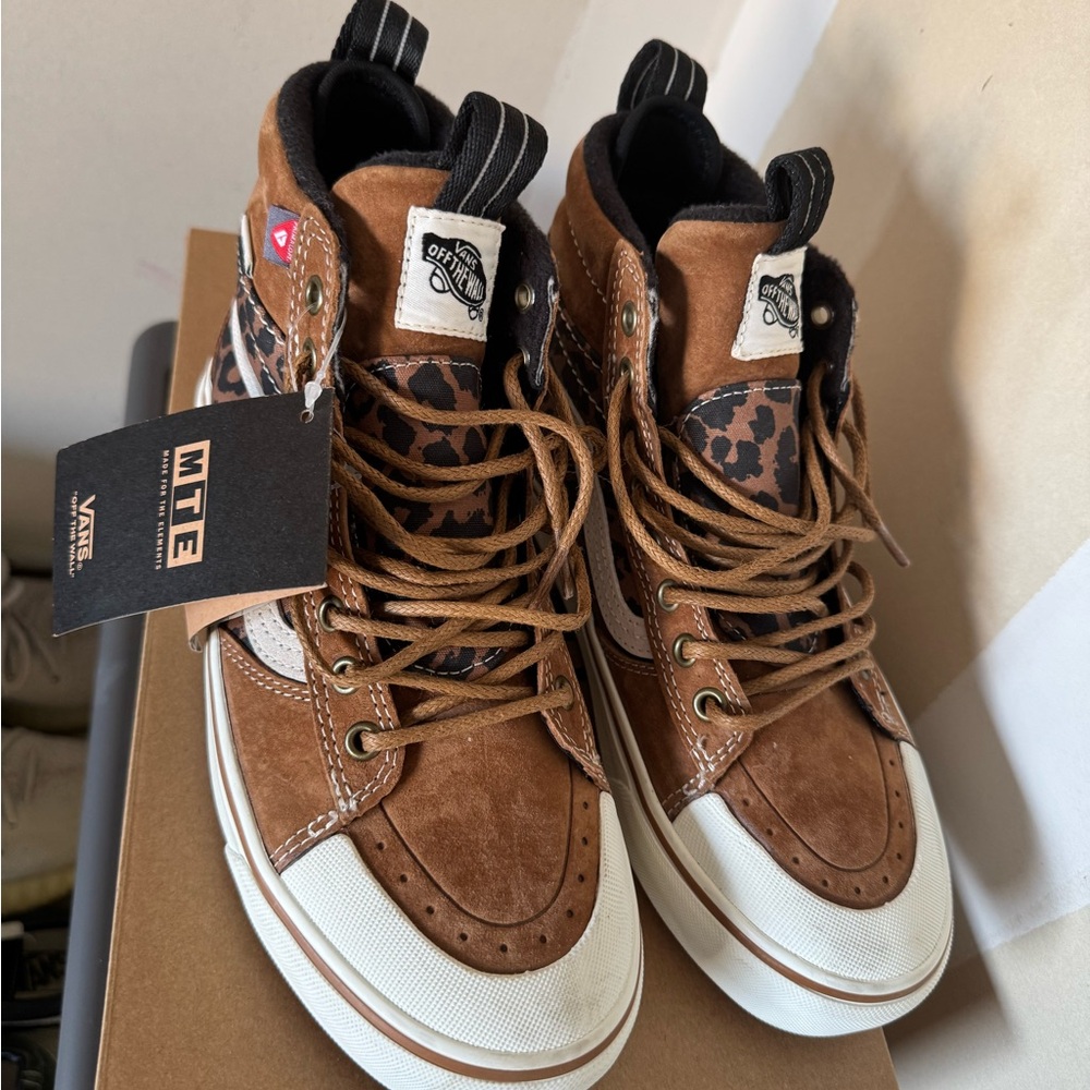 Women’s MTE Vans - NWT - 7.5